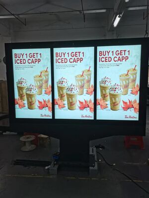 85 65 55 43 Inch Outdoor LCD Digital Signage with 2500Cd/m² Brightness and 178°/178° Viewing Angle Powered by Quad-core Cortex-A17 CPU